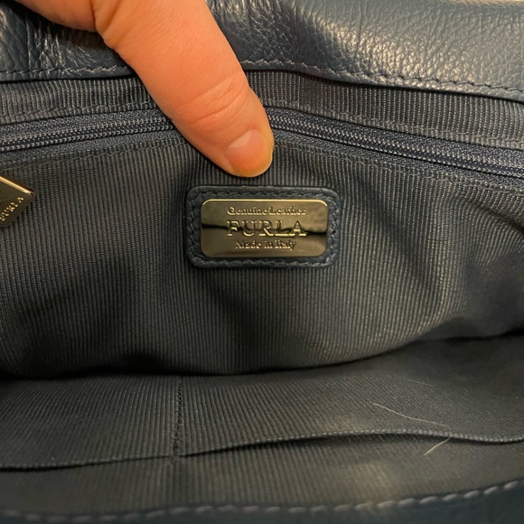 Blue FURLA Avio Sucro Pebbled leather medium Artesia...
